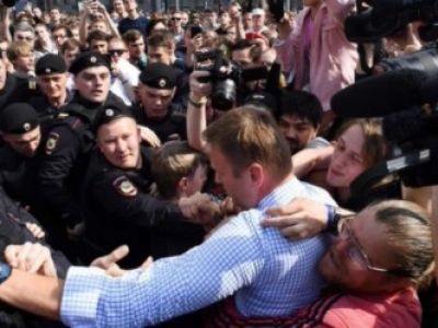 Задержание Навального на митинг "Он нам не царь", Фото: telegraph.co.uk