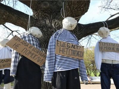 Манекены от активистов "Весны". Фото: Давид Френкель, Медиазона