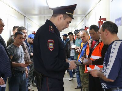 Под стражей оставлен арестованный в апреле главный челябинский миграционный контролер