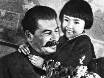 Сталин с девочкой на руках. Фото: diletant.media