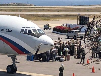 Российские военные в аэропорту Каракаса, 23.3.19. Фото: twitter.com/guidoolimpio