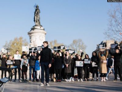 В Париже студенты поддержали Олега Сенцова и других заложников Кремля