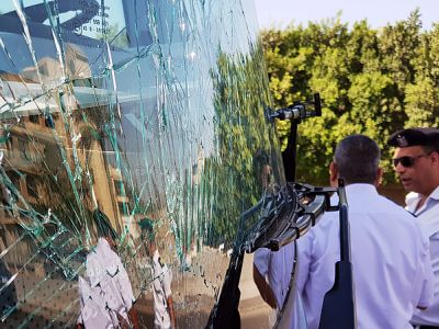 В Египте рядом с туристическим автобусом взорвалась бомба: есть пострадавшие