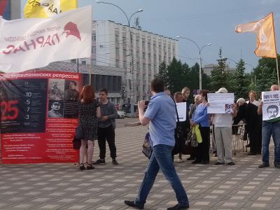Пикет против установки бюста Сталина. Фото: Лиза Охайзина, Каспаров.Ru