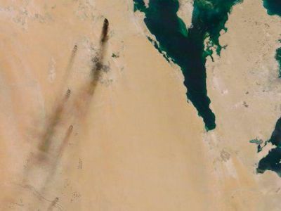 Побережье Персидского залива, дым от пожаров на саудовском НПЗ. Снимок из космоса: msn.com