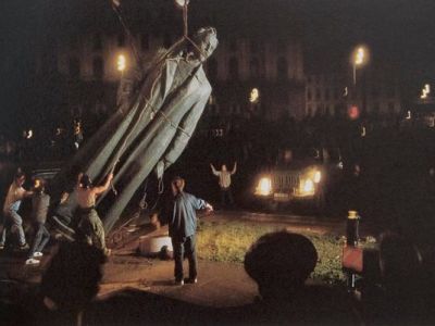 22 августа 1991 года. Площадь Дзержинского в Москве. Фото: Phaidon Press/Century