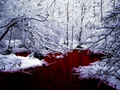 Кровавое озеро. Фото: U-f.ru Кровавое