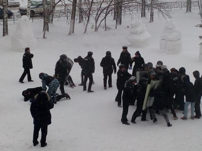 "Тренировка" по разгону акций с участием школьников (с. Новотроицкое, Татарстан). Фото: t.me/mbkhmedia