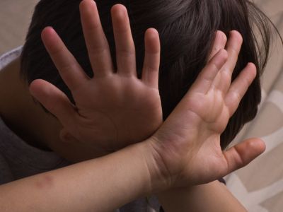 Насилие над детьми. Фото: mchildren.ru