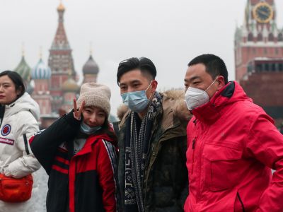 Туристы на Красной площади в Москве. Фото: Владимир Гердо/ТАСС