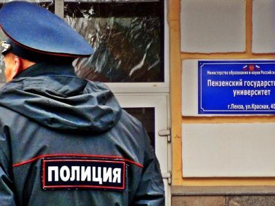 Вуз под надзором полиции. Фото: Александр Воронин, Каспаров.Ru