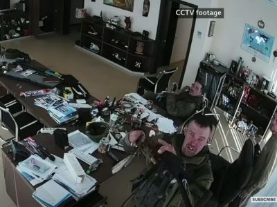 Убийцы-агрессоры в автосалоне под Киевом. Скрин видео CNN