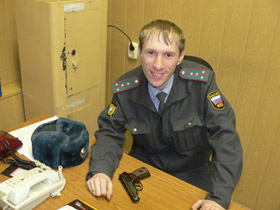 Добрый милиционер. Фото: nbp-info.ru (с)