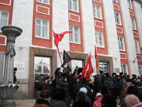 Штурм здания администрации Барнаула. Фото: НБП-Инфо