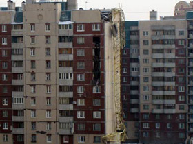 Дом протараненый краном. Фото: Фонтанка.ру