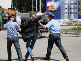Задержание нацбола на "Митинге несогласных" в Рязани. фото: Каспаров.Ru