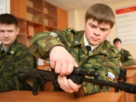 Начальная военная подготовка. фото с сайти: www.rian.ru.