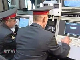 Милиционеры за компьютером, фото http://image.newsru.com/