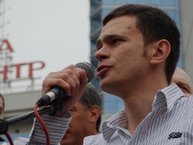 Илья Яшин на митинге 22 августа. Фото: Каспаров.Ru