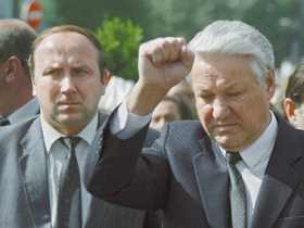 Александр Коржаков и Борис Ельцин. Фото с сайта versia.ru