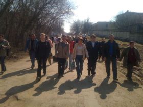Шествие активистов в сторону Химкинского леса. Фото ynikitenko