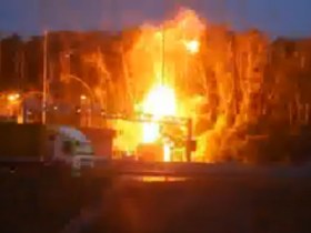 Взрыв у поста ДПС. Кадр из видеозаписи, опубликованной на сервисе 
