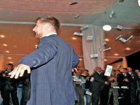 Кадыров танцует. Фото с сайта: http: //topnews.ru