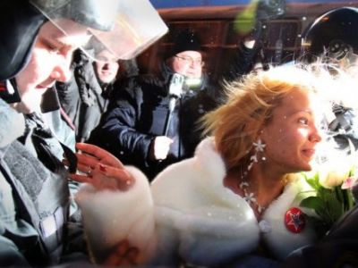 Свадьба на Триумфалке; Фотография "Русского репортера"