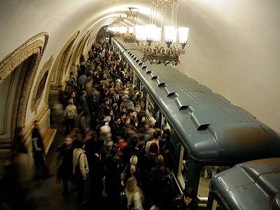 Толпы в метро - Москва