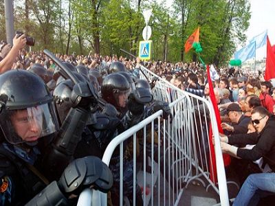 Болотная, 6 мая 2012 (http://www.russian.rfi.fr/sites/images.rfi.fr/files/aef_image/RUSSIA-PROTESTS-CLASHES_1.JPG)