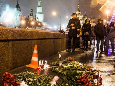 Место гибели Б.Немцова, первые часы 28.2.15. Фото: Е. Фельдман, novayagazeta.ru
