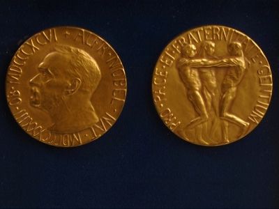 Медаль Нобелевской премии мира. Источник - http://fitsnews.com/