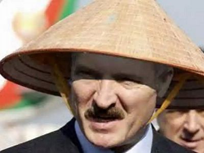 А.Лукашенко в китайской шляпе. Источник - http://rusinform.ru/