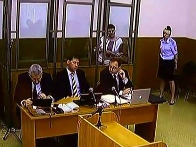 Суд над Надеждой Савеченко, 22.9.15. Источник - https://www.youtube.com/watch?v=1S22eq7NPGY
