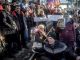 Донецк, весна 2014 г., контрреволюционная демонстрация, пенсионеры перекрывают железную дорогу. Источник - dumskaya.net