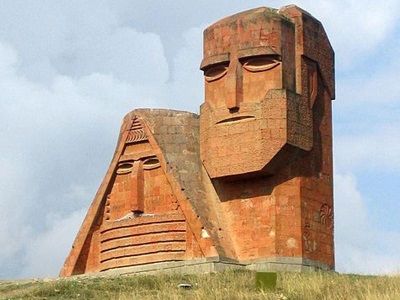 Монумент "Мы - наши горы", символ Арцаха - Нагорного Карабаха. Источник - arm-world.ru