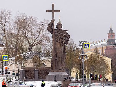 Зеленский порекомендовал "очень дальним родственникам" не покушаться на наследие Киевской Руси