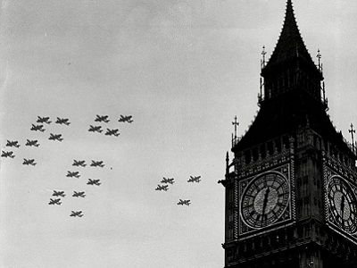 Битва за Британию, самолеты над Лондоном, 1940. Источник - s-media-cache-ak0.pinimg.com