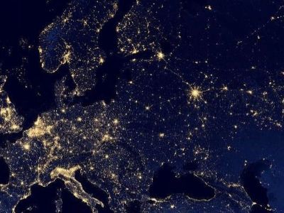 Европа и европейская часть России — вид из космоса ночью. Фото: infokart.ru