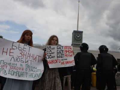 Митинг в поддержку сестер Хачатурян в Петербурге. Фото: Николай Гонтарь / "Фонтанка"