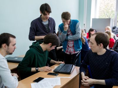 Студентов Владивостока пытаются обязать разносить повестки