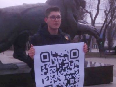 Иркутяне вышли на пикеты с QR-кодом акции в поддержку Алексея Навального