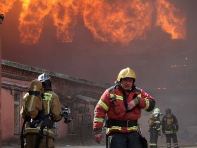 Пожар на Невской мануфактуре в Санкт-Петербурге, 12 апреля 2021 года. Фото: Фото: Валентин Егоршин/ТАСС