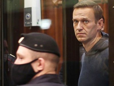 Навального отправили в ШИЗО на пять суток "за 3 секунды рук не за спиной"