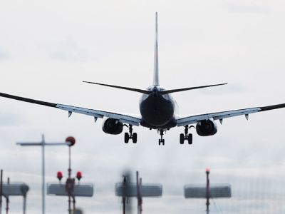 Пассажирский самолет совершил экстренную посадку в аэропорту Самары из-за угрозы взрыва на борту