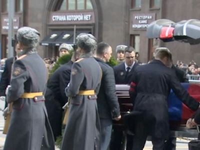 Вынос гроба с Жириновским. Фото: t.me/pltrk