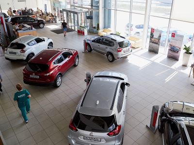 В России рухнули продажи новых машин