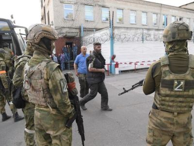 Сдавшихся в плен украинских военных доставили в СИЗО в Еленовку. Фото: Алексей Куденко / РИА Новости