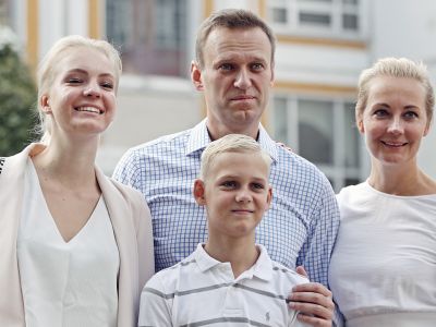 Навальный заявил, что ему не дают созваниваться с родными