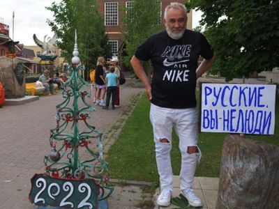 В отношении активиста – бывшего врача возбудили дело о "фейках" в уличной стенгазете